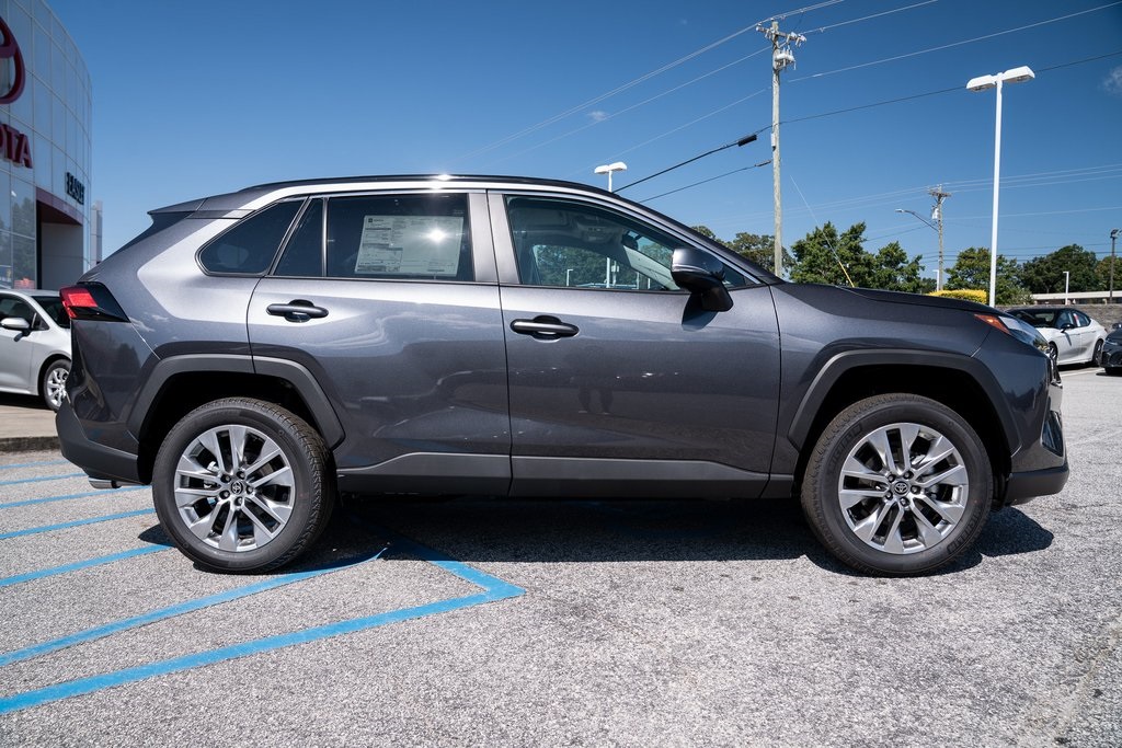 2025 Toyota RAV4 XLE Premium photo 6