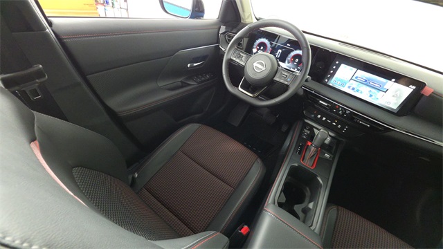 2025 Arctic Ice Blue Metallic/Super Black Nissan Kicks SR FWD SUV