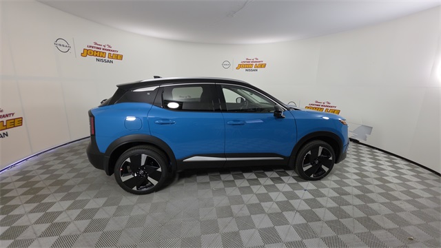 2025 Arctic Ice Blue Metallic/Super Black Nissan Kicks SR FWD SUV