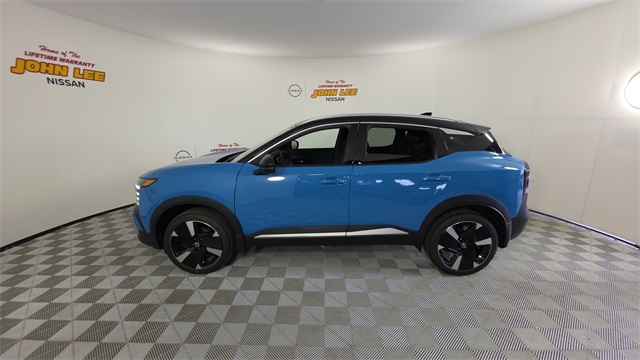 2025 Arctic Ice Blue Metallic/Super Black Nissan Kicks SR FWD SUV