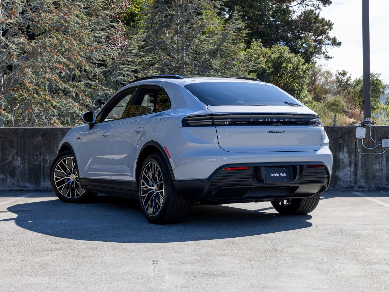 2024 Porsche Macan 4 Electric photo 3