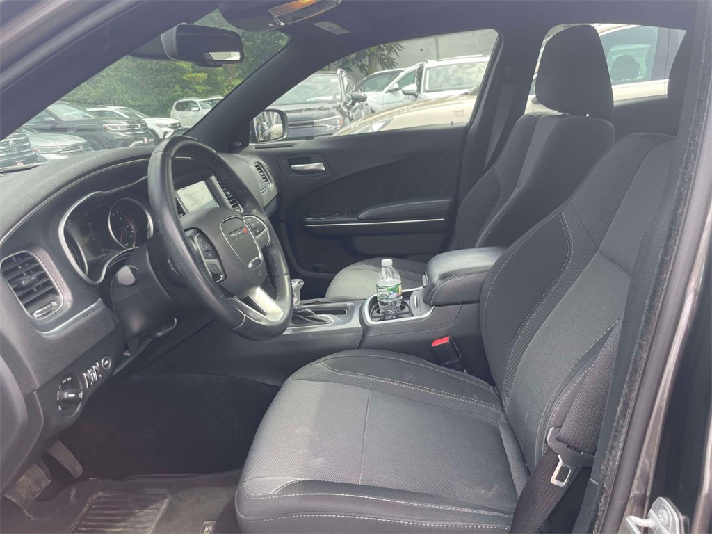 2016 Dodge Charger SXT photo 13