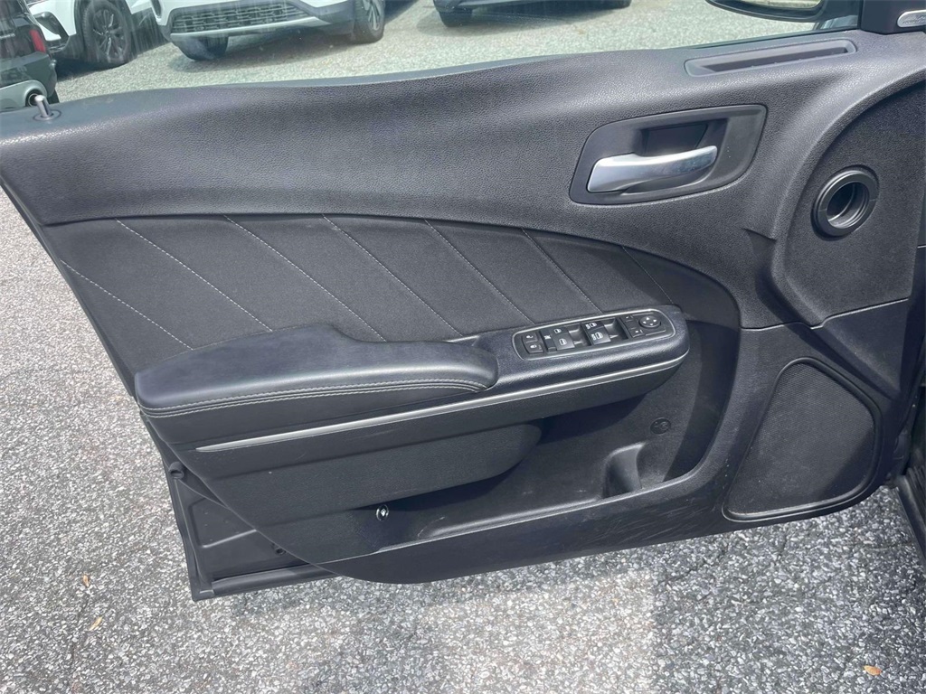 2016 Dodge Charger SXT photo 14
