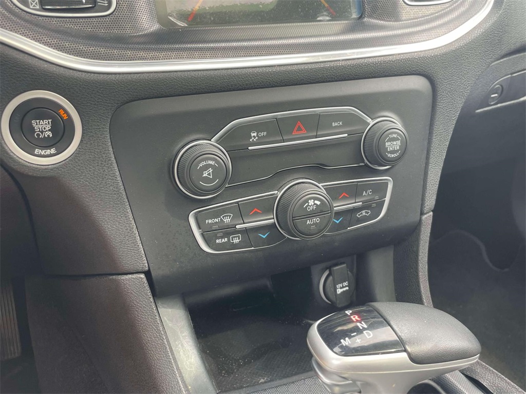 2016 Dodge Charger SXT photo 27
