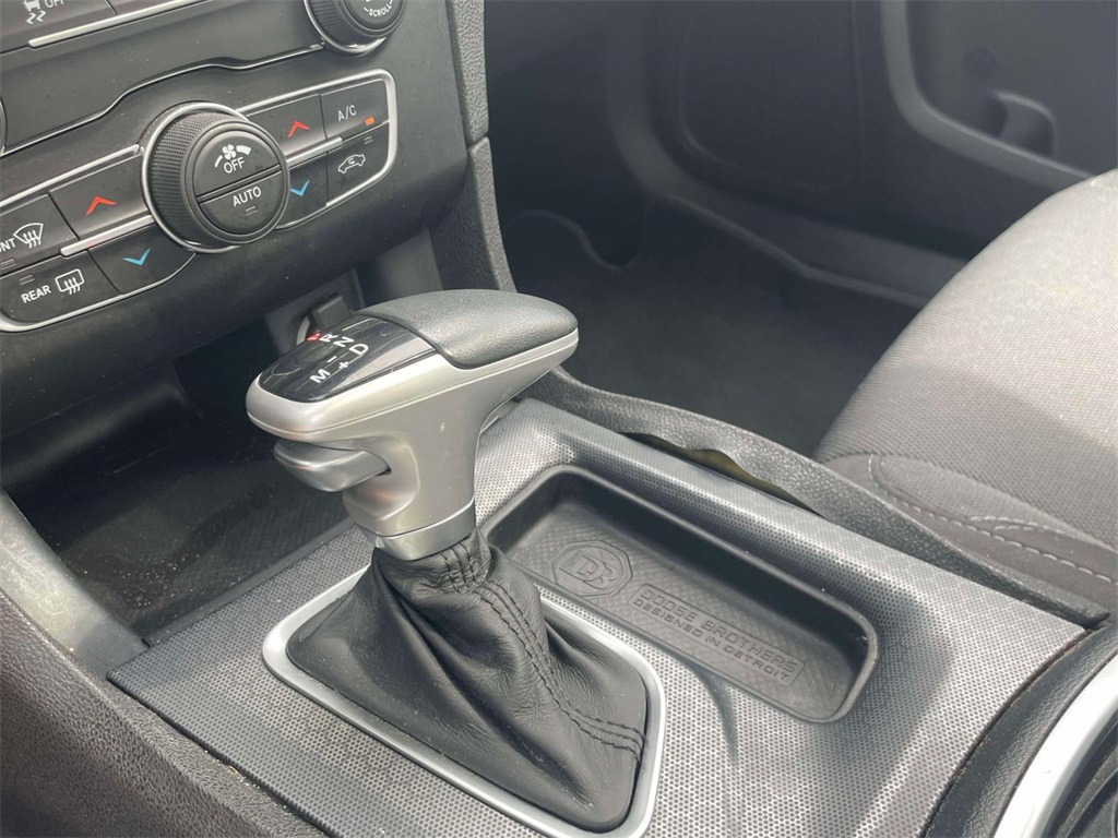 2016 Dodge Charger SXT photo 28