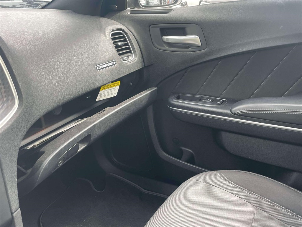 2016 Dodge Charger SXT photo 31