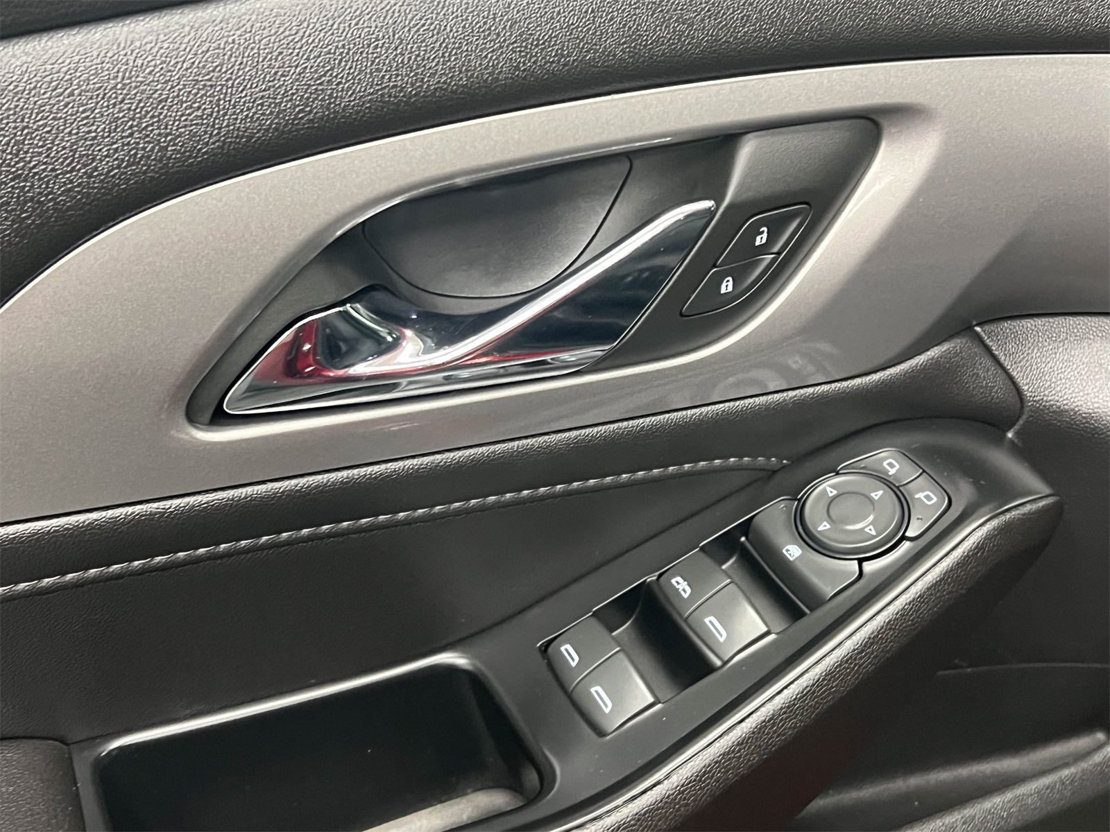 used 2023 Chevrolet Traverse car, priced at $29,788