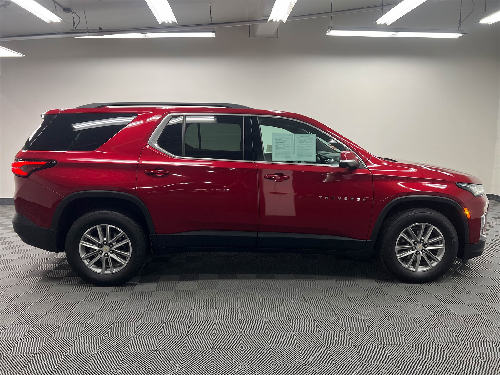used 2023 Chevrolet Traverse car, priced at $29,788