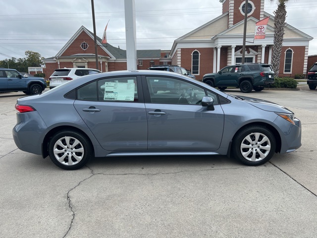 2026 Toyota Corolla LE photo 4