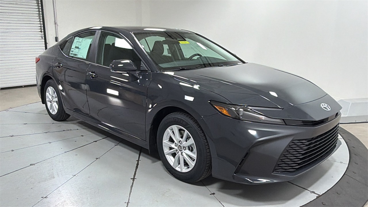 2026 Toyota Camry LE photo 3