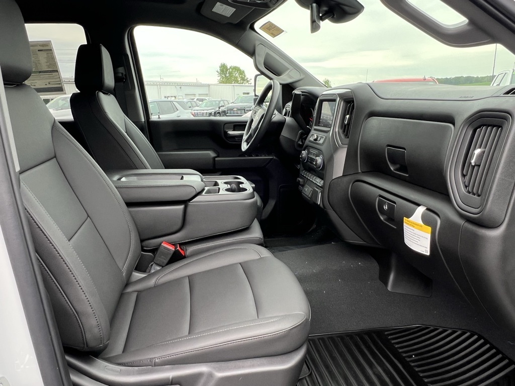 2025 Chevrolet Silverado 2500HD Work Truck photo 2