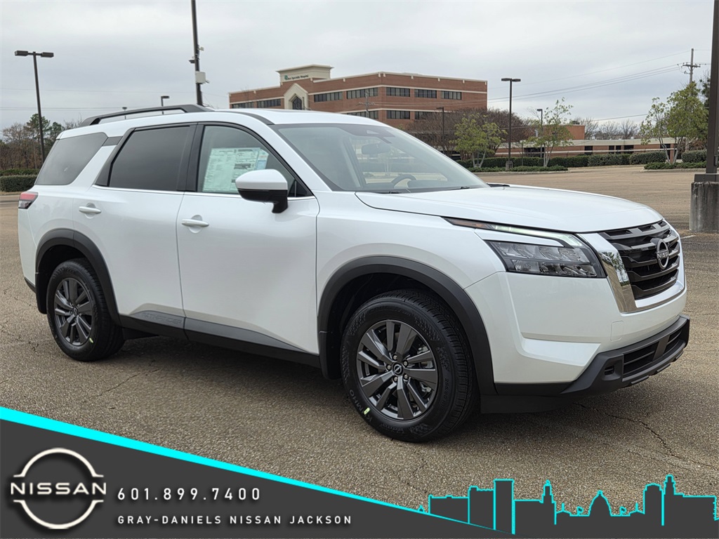 2025 Nissan Pathfinder SV's photo