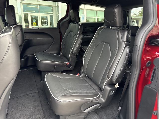 2026 Chrysler Pacifica Limited photo 12