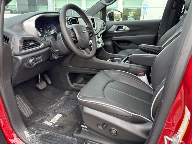 2026 Chrysler Pacifica Limited photo 21