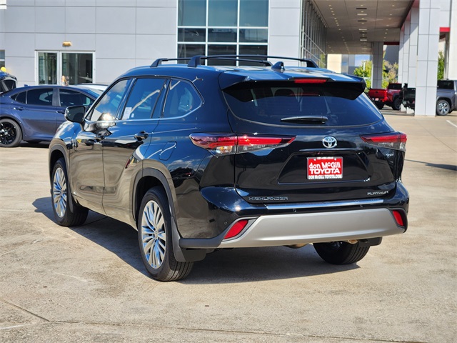 2025 Toyota Highlander Hybrid Platinum photo 3