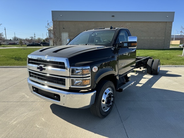 2024 Chevrolet Silverado 4500HD Work Truck photo 2