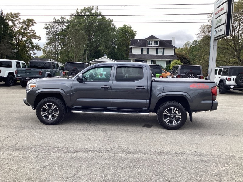 2022 Toyota Tacoma SR photo 4