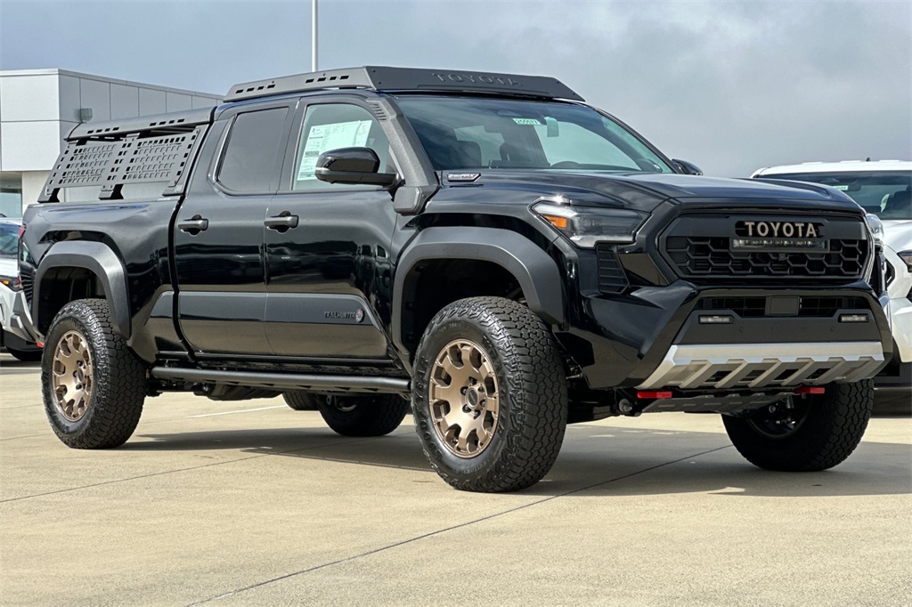 2025 Toyota Tacoma Trailhunter Double Cab photo 2