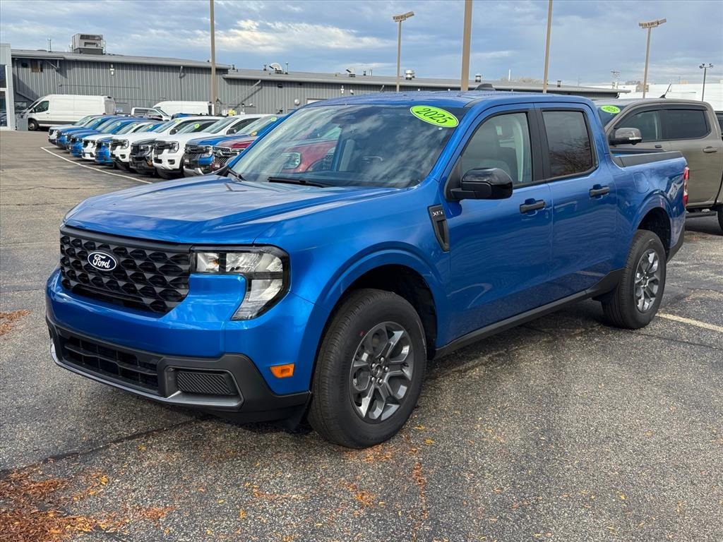 2025 Ford Maverick XLT photo 2