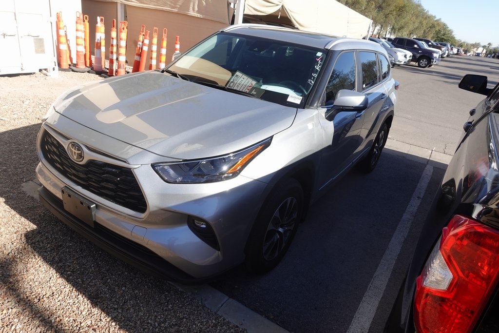2023 Toyota Highlander XLE's photo