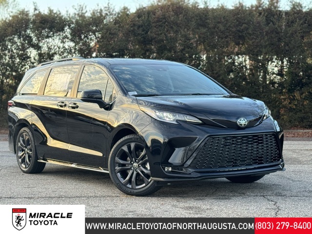 2026 Toyota Sienna XSE's photo