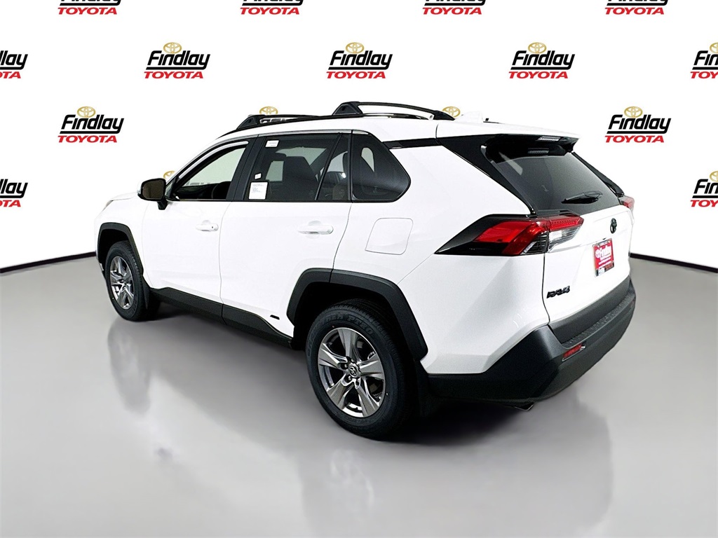 2025 Toyota RAV4 XLE photo 4