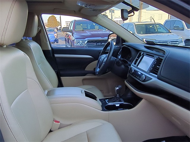 used 2016 Toyota Highlander car, priced at $18,811