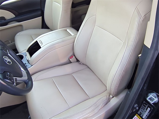 used 2016 Toyota Highlander car, priced at $18,811