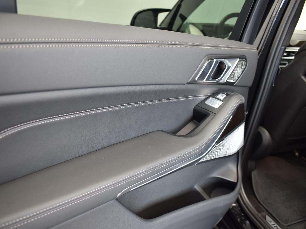 2024 Black Sapphire Metallic BMW X7 M60i AWD SUV