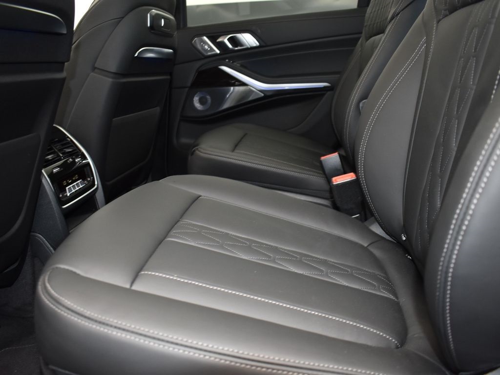 2024 Black Sapphire Metallic BMW X7 M60i AWD SUV