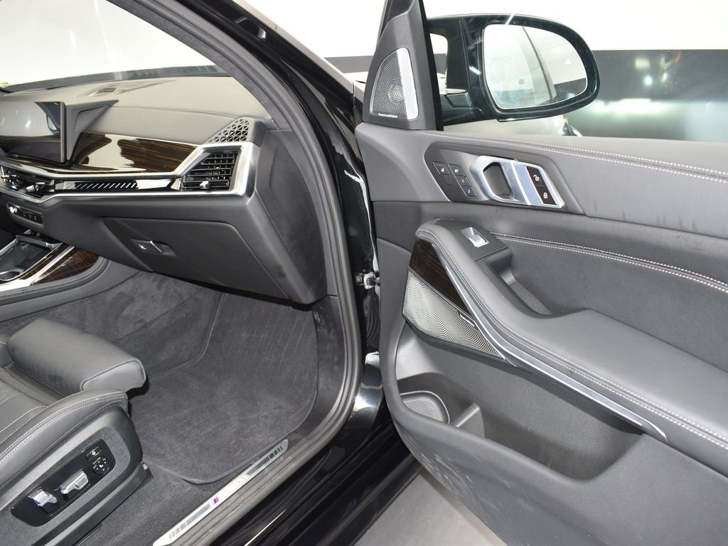 2024 Black Sapphire Metallic BMW X7 M60i AWD SUV