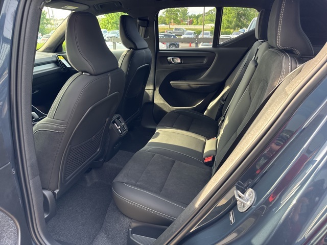 2026 Volvo XC40 photo 4