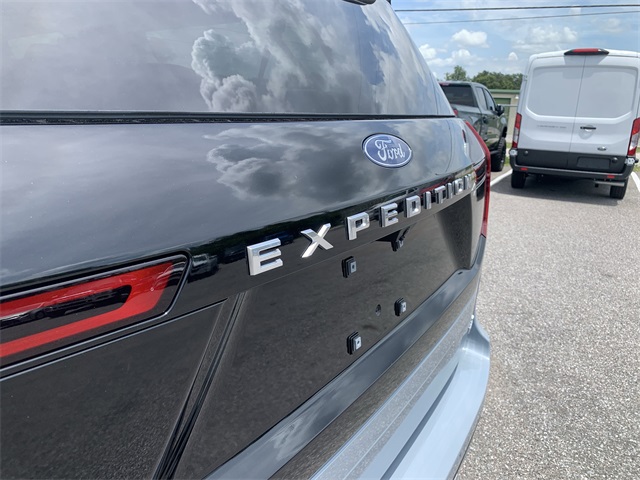 2025 Glacier Gray Metallic TriCoat Ford Expedition Max Platinum 4X4 SUV