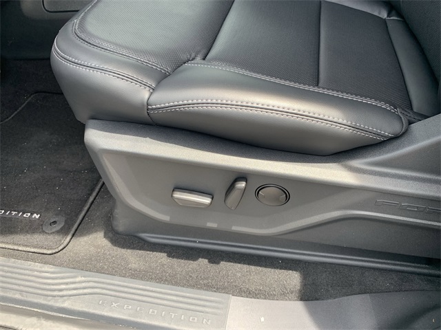 2025 Glacier Gray Metallic TriCoat Ford Expedition Max Platinum 4X4 SUV