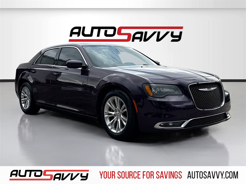 2021 Chrysler 300 Touring's photo