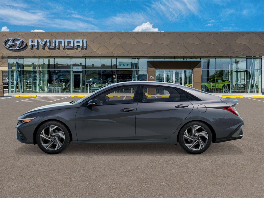 2025 Hyundai Elantra SEL Sport photo 2