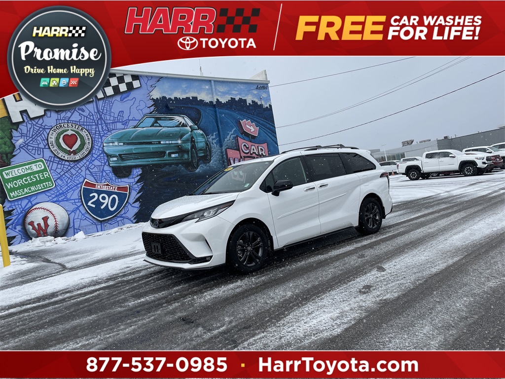 2025 Toyota Sienna XSE's photo