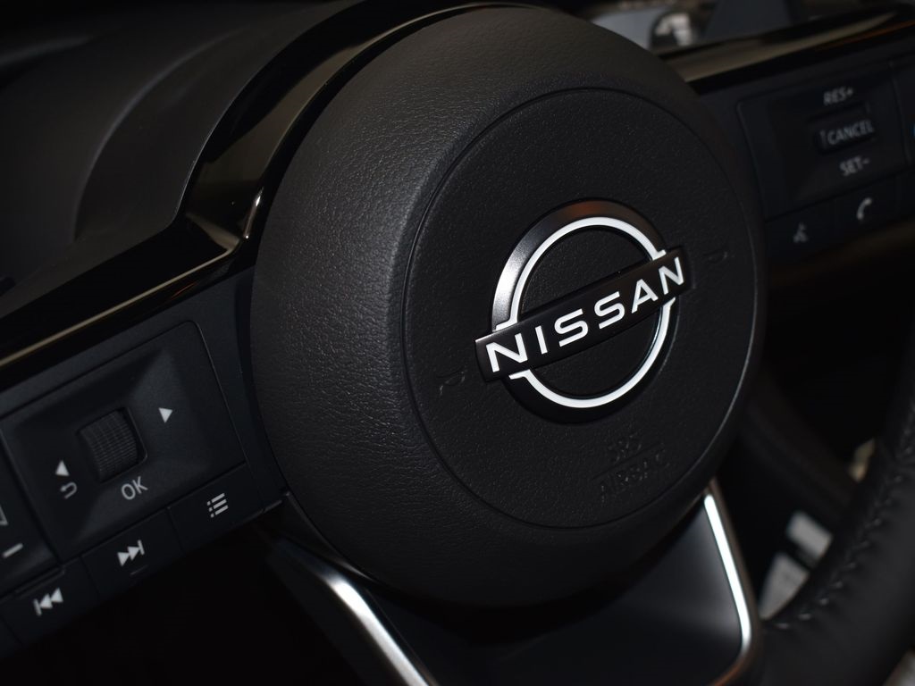 2025 Nissan Pathfinder SL photo 13