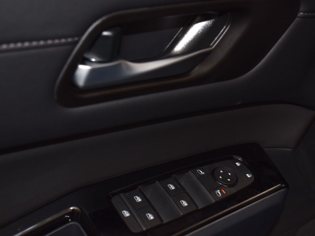 2025 Nissan Pathfinder SL photo 15