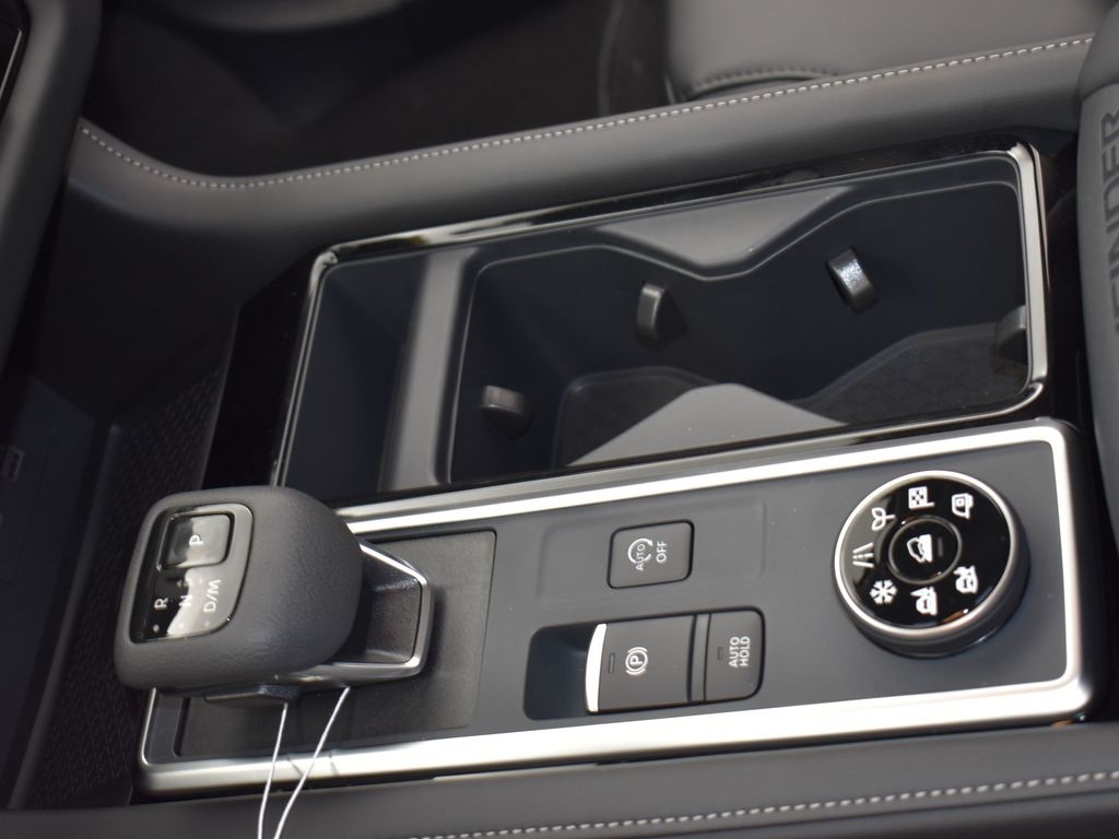 2025 Nissan Pathfinder SL photo 20