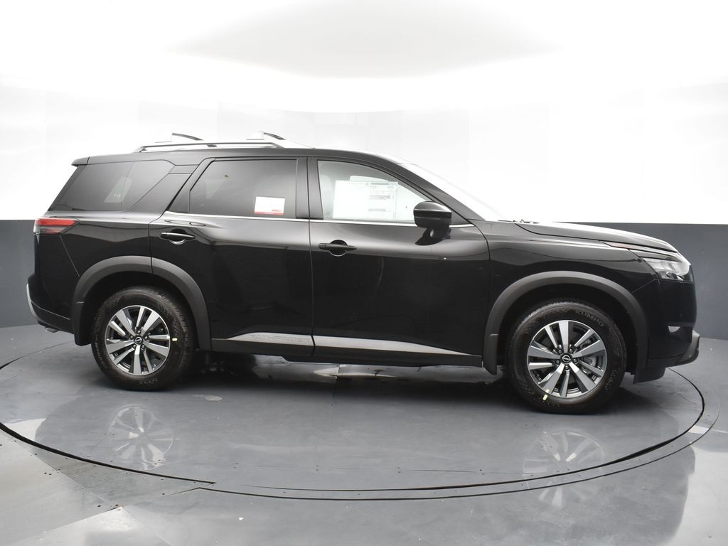 2025 Nissan Pathfinder SL photo 3