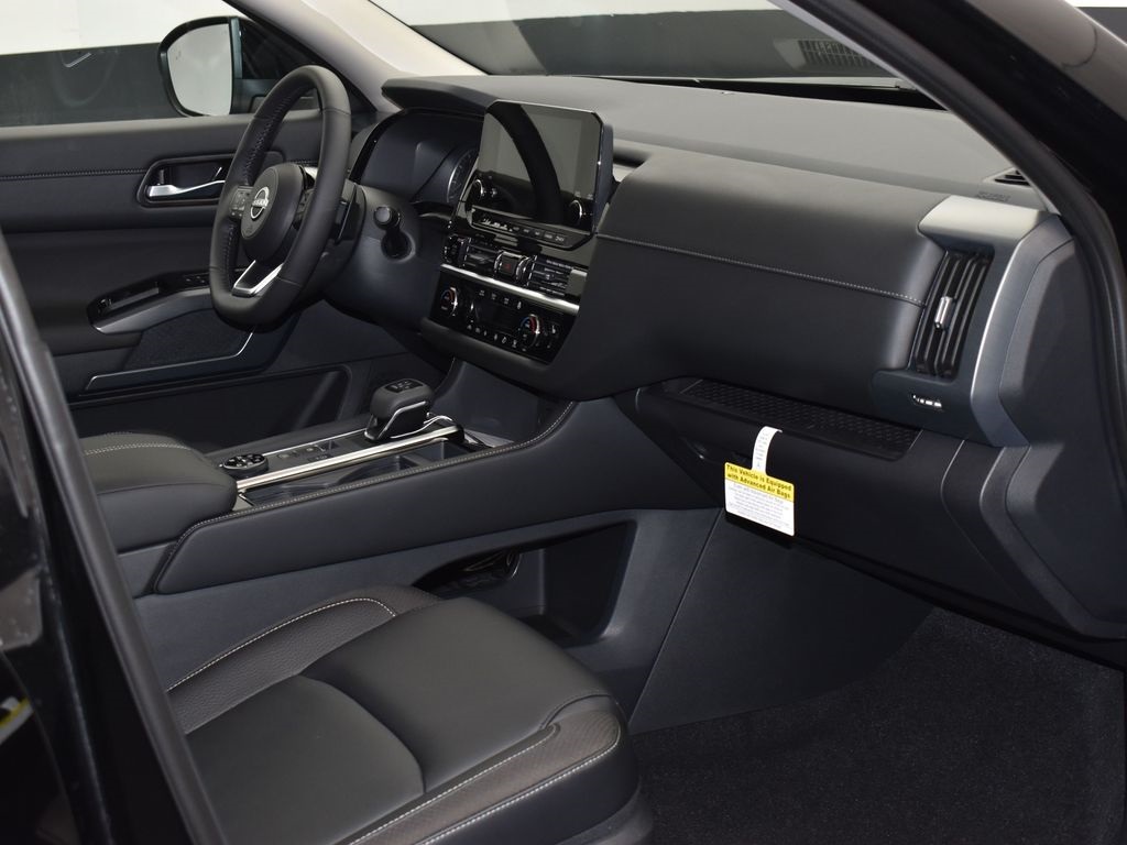 2025 Nissan Pathfinder SL photo 5