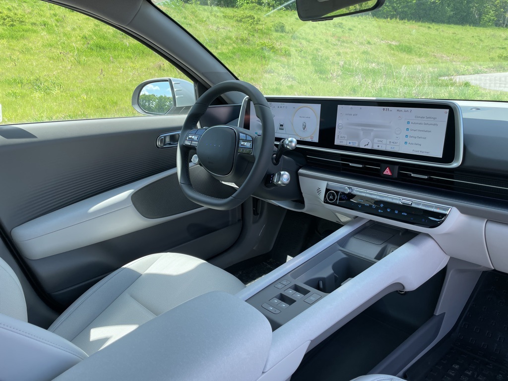 2025 Hyundai Ioniq 6 SEL photo 11