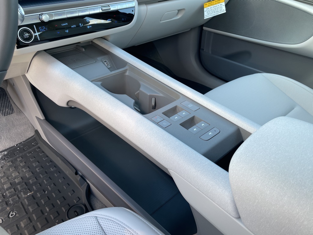 2025 Hyundai Ioniq 6 SEL photo 24