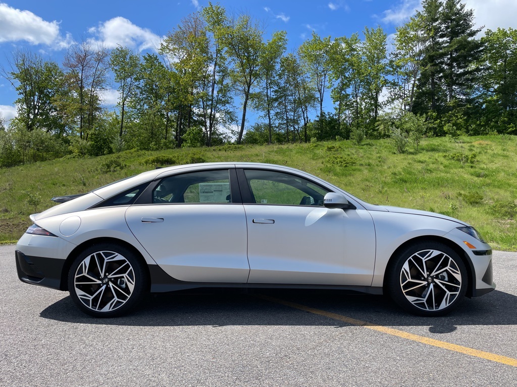 2025 Hyundai Ioniq 6 SEL photo 3