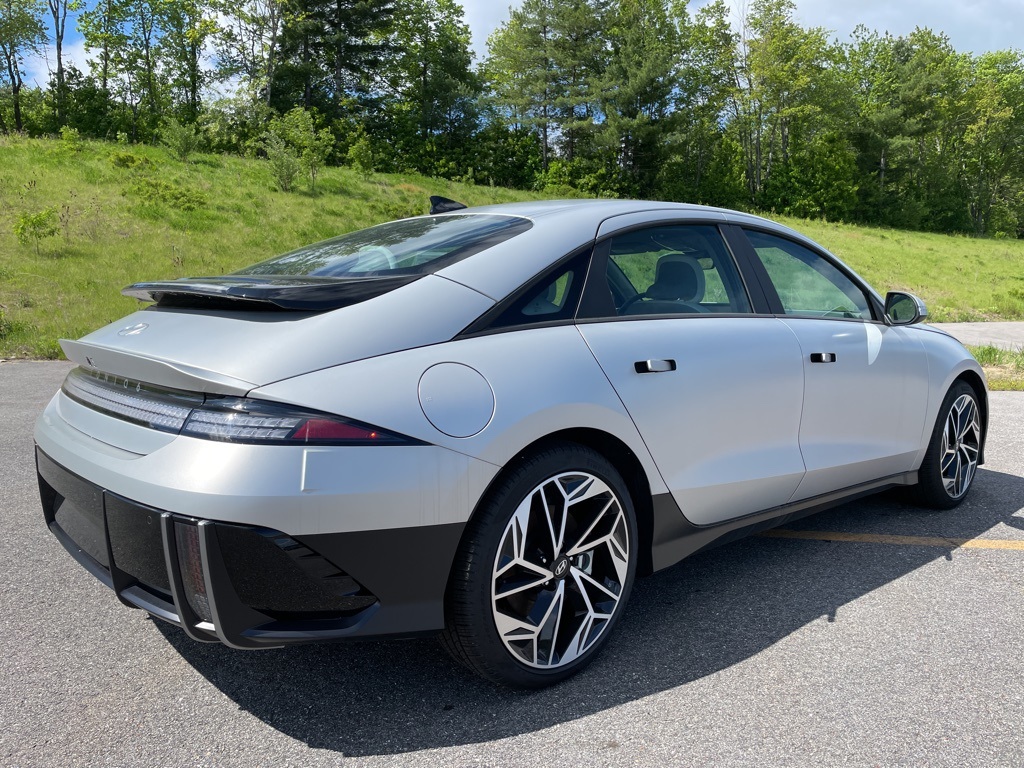 2025 Hyundai Ioniq 6 SEL photo 5