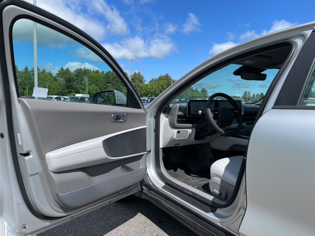 2025 Hyundai Ioniq 6 SEL photo 7