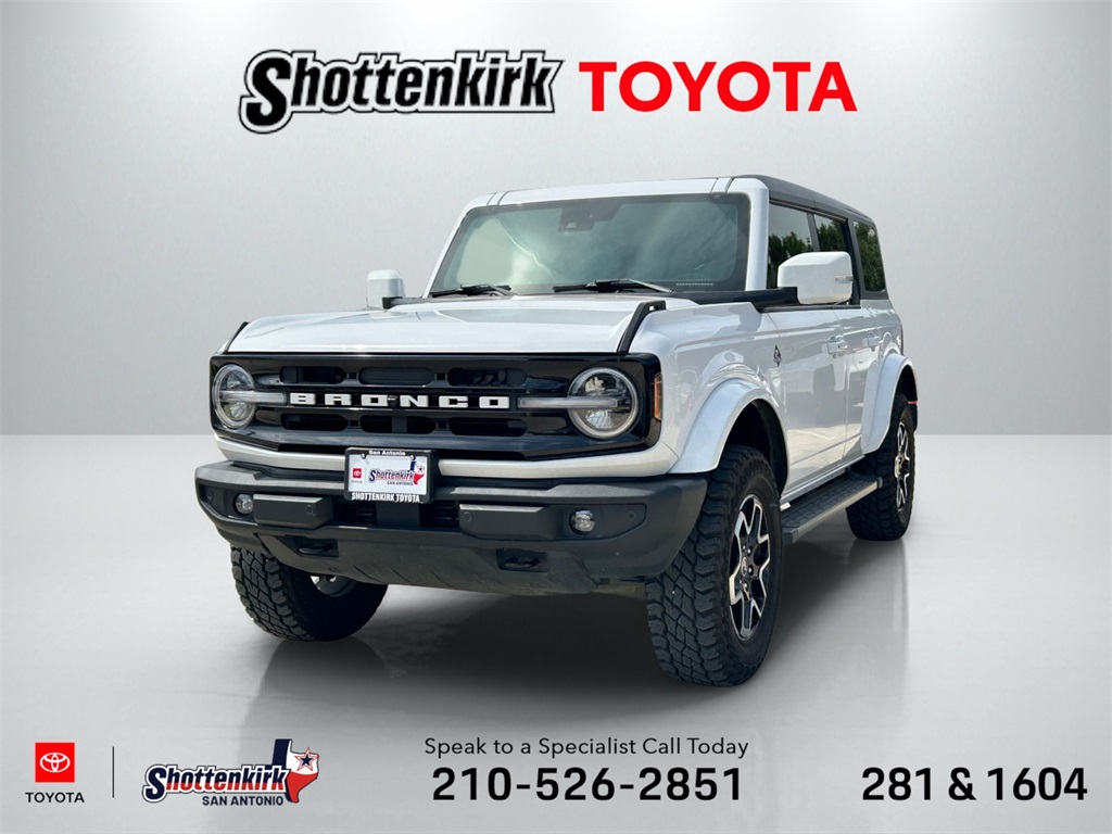 2023 Ford Bronco 4-Door Outer Banks's photo