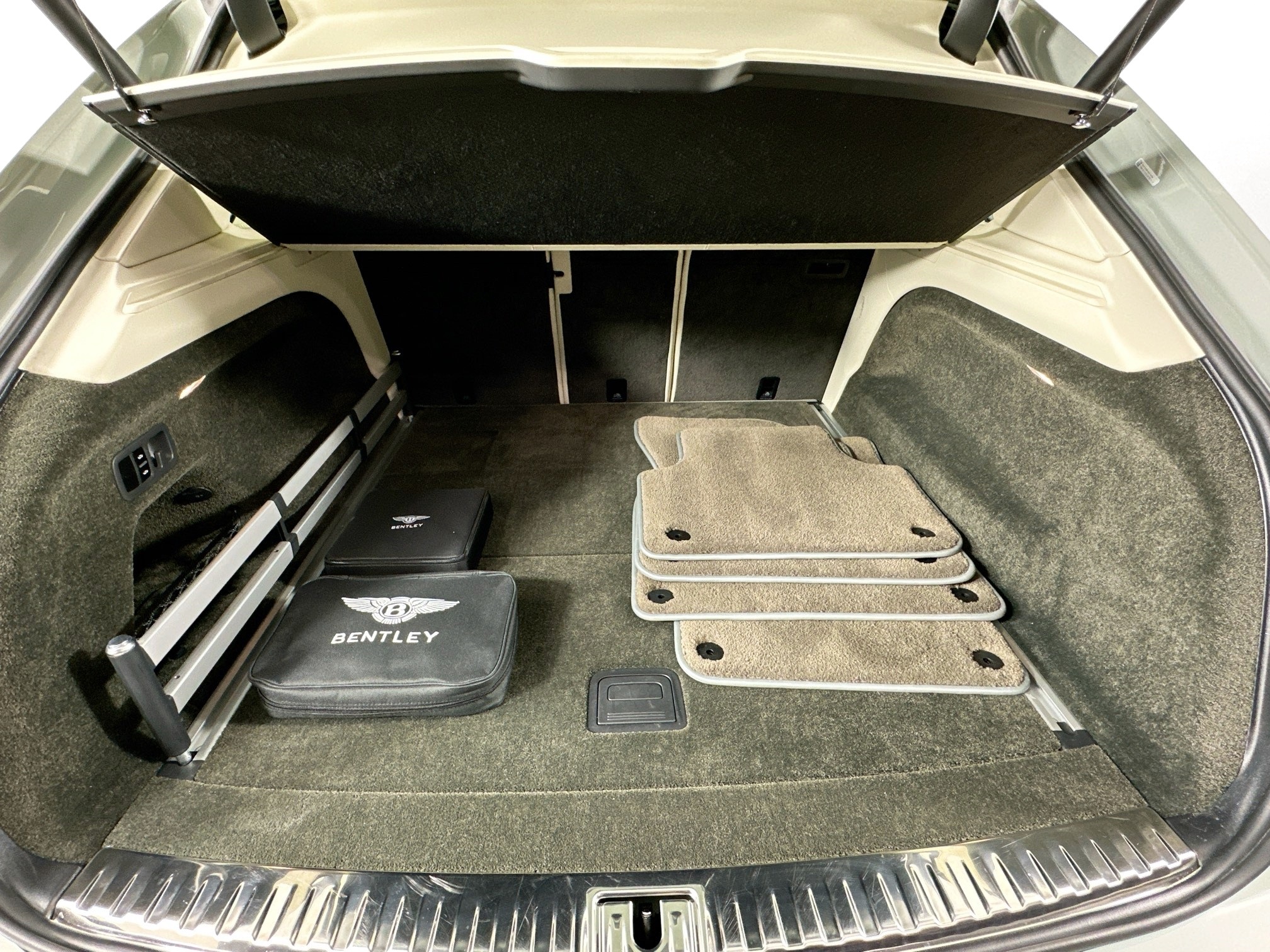 used 2023 Bentley Bentayga car, priced at $209,998