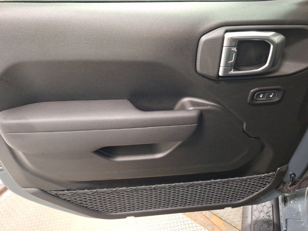 new 2025 Jeep Wrangler car, priced at $31,999